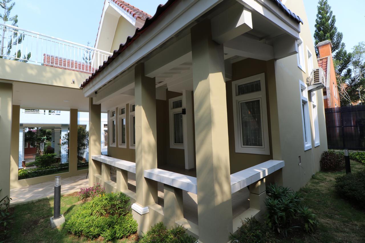 Diyar Villas Puncak R7-3 エクステリア 写真