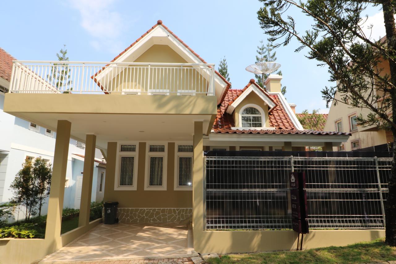 Diyar Villas Puncak R7-3 エクステリア 写真